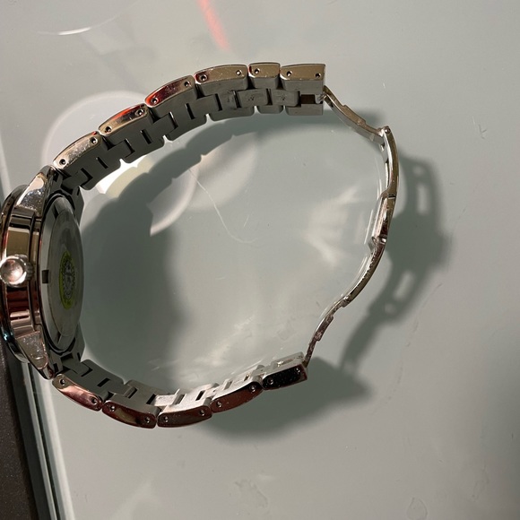 Beautiful movado watch from Jared. I have an Apple Watch and never used this one - Picture 4 of 6